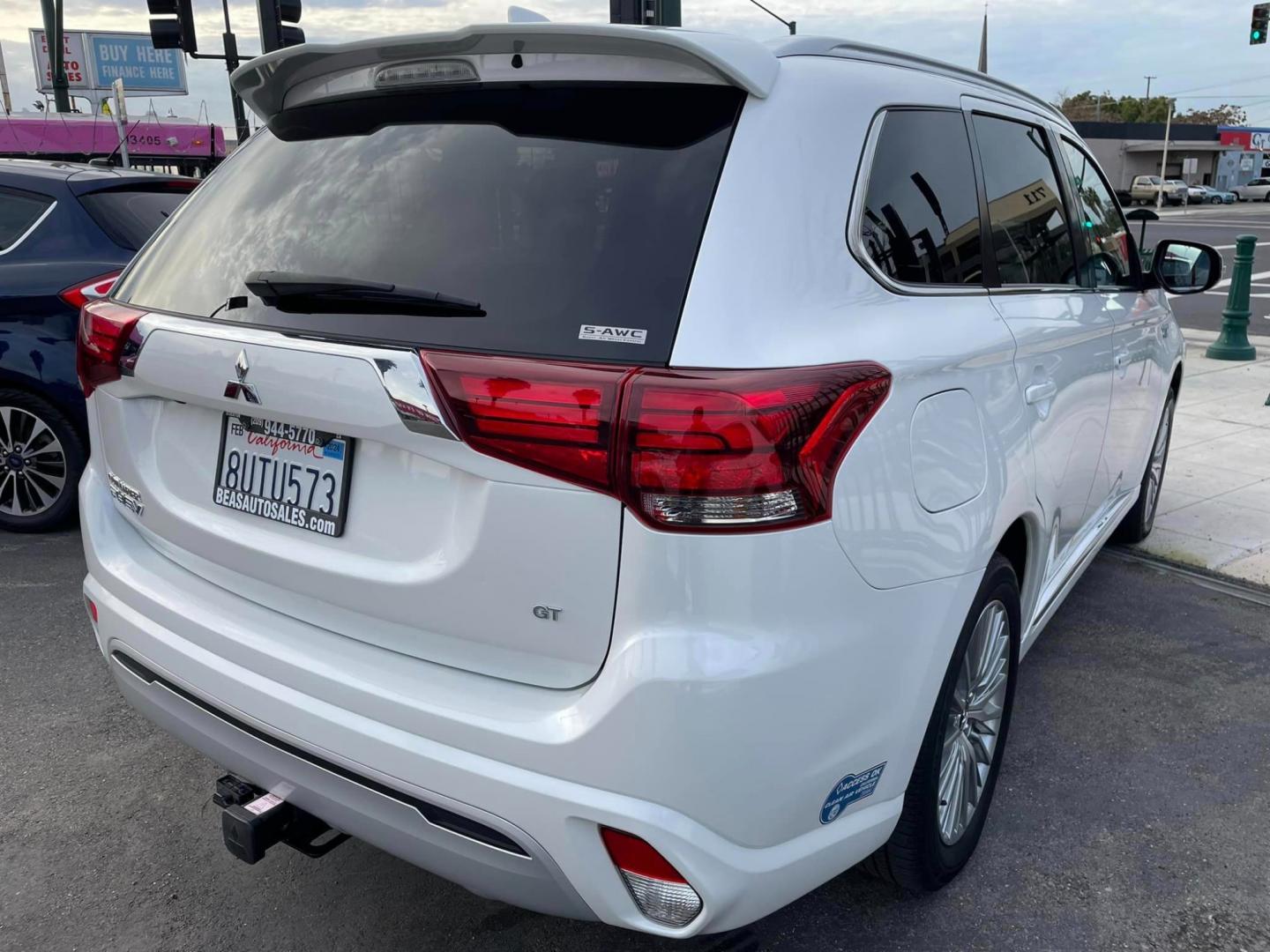 2020 WHITE /BLACK Mitsubishi Outlander PHEV (JA4J24A55LZ) , located at 744 E Miner Ave, Stockton, CA, 95202, (209) 944-5770, 37.956863, -121.282082 - PLUS TAXES AND FEES - Photo#9